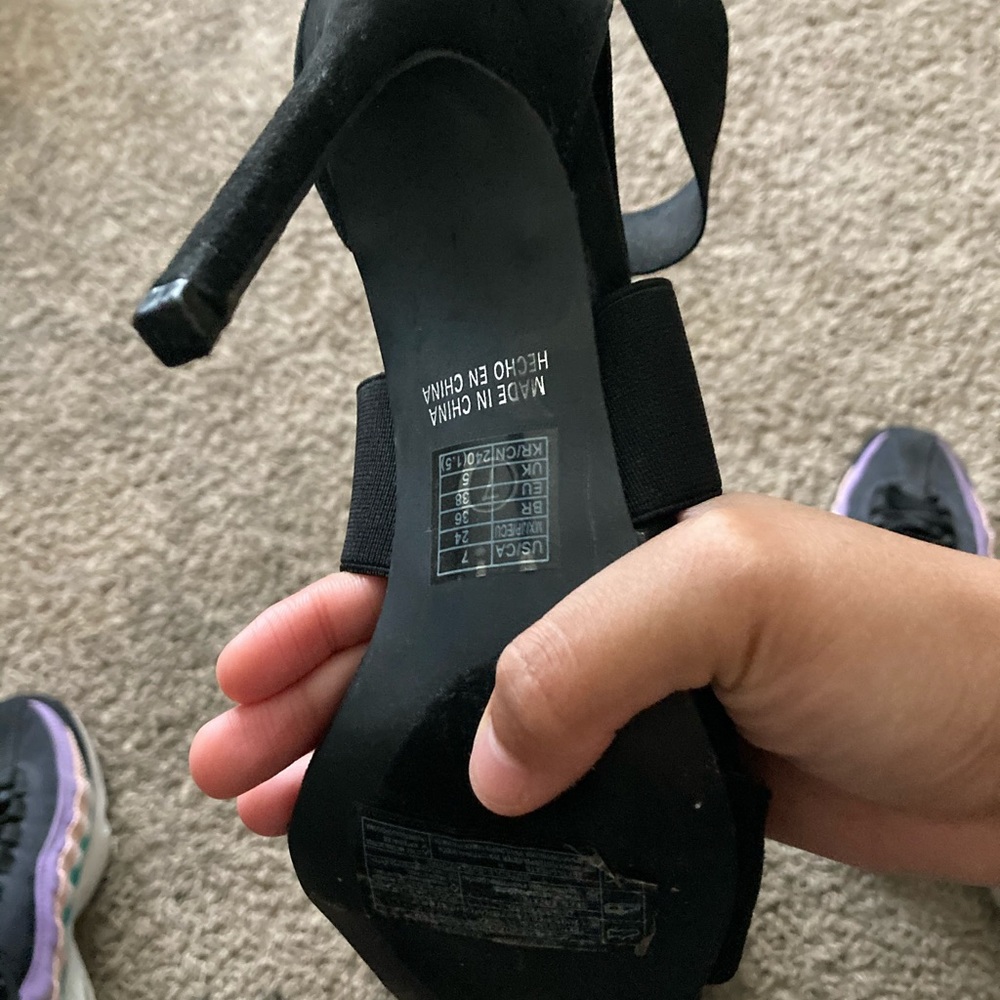 Stilettos - Picture 3 of 3